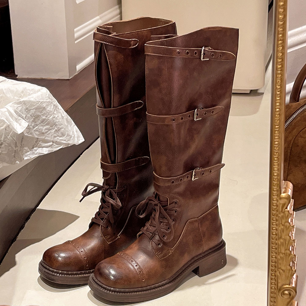 Vintage Fashion Style - Sepatu Bot Setinggi Lutut Wanita Desain