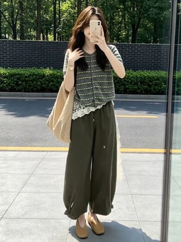 Vintage Fashion Hong Kong - Celana Renda Atasan Bunga Kancing Tunggal