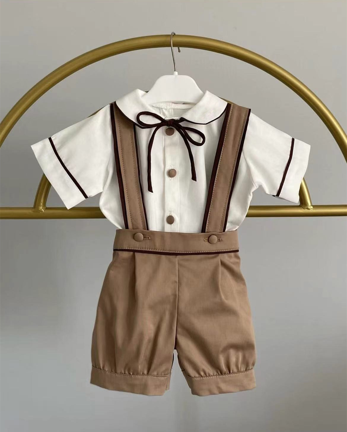 Vintage Fashion Photography - Setelan Khaki Vintage Musim Semi Musim