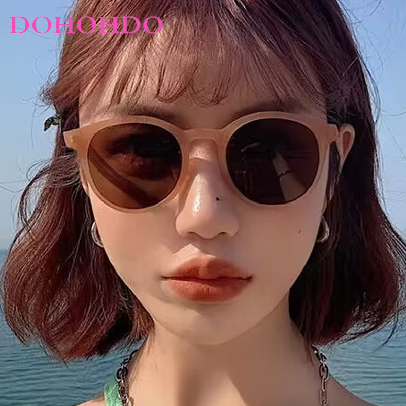 Kacamata Hitam Oval Klasik Vin - Vintage Fashion Photography ulasan dan harga