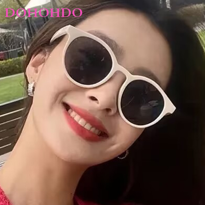 Kacamata Hitam Oval Klasik Vin - Vintage Fashion Photography ulasan dan harga